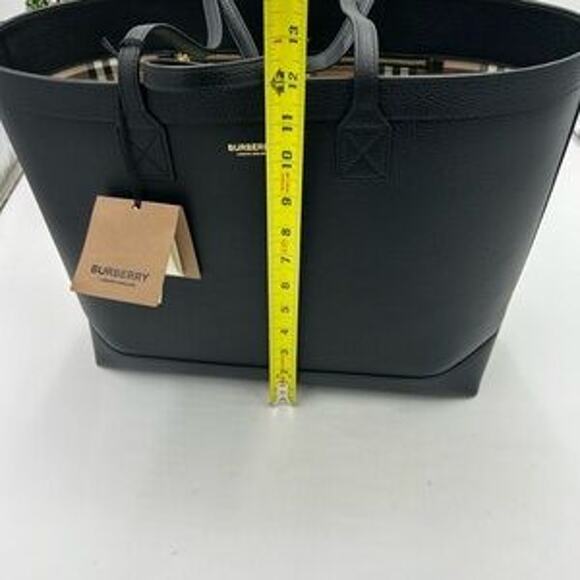 Women’s Burberry pebble grain, leather check lined , large shopping tote Italy - Picture 6 of 13